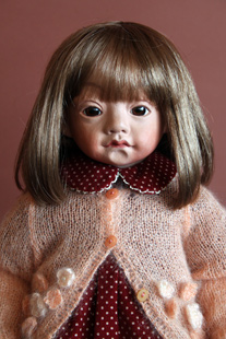 「赤いワンピースの女の子」長谷川裕子